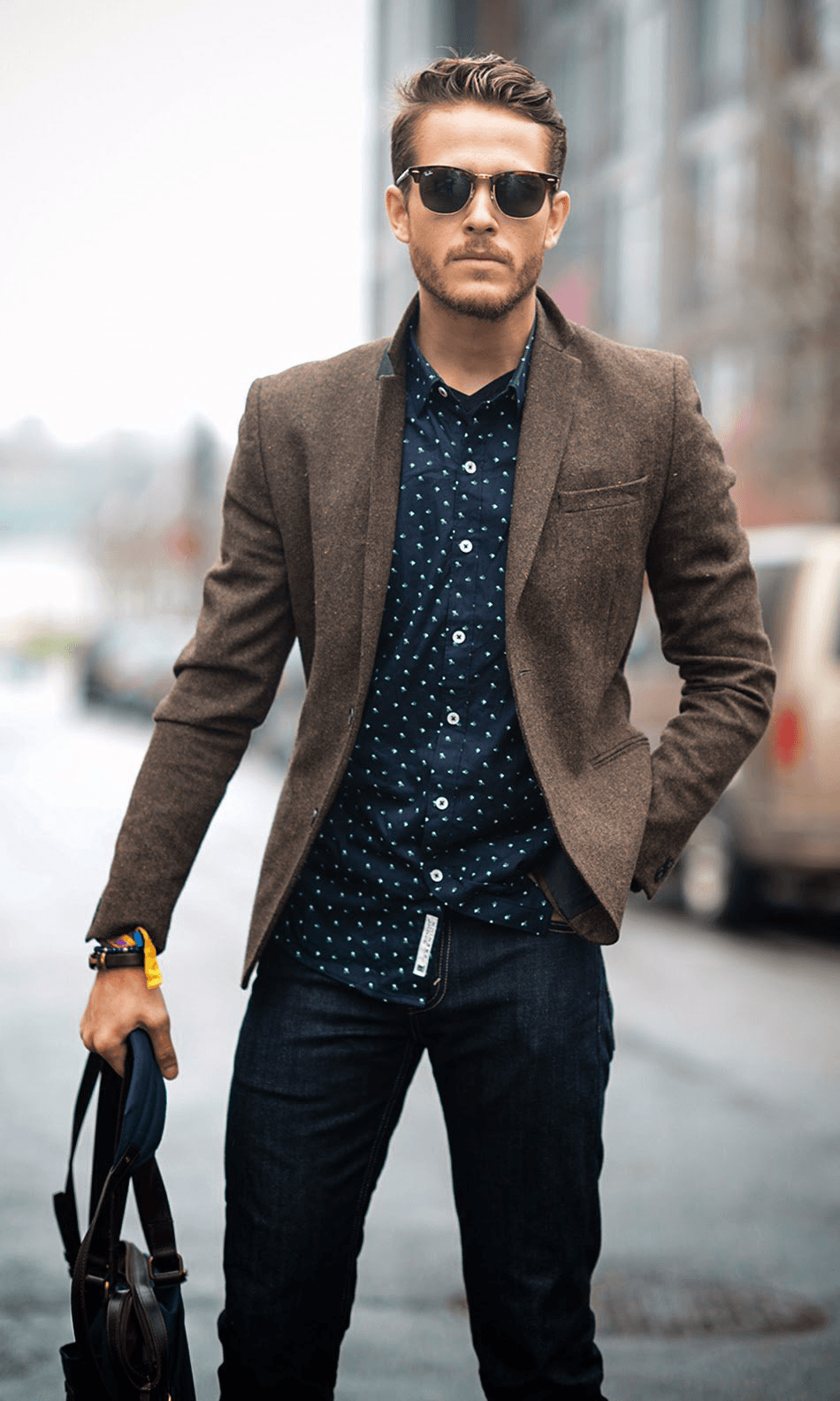 photo d'un jeune homme cool et bien habillé